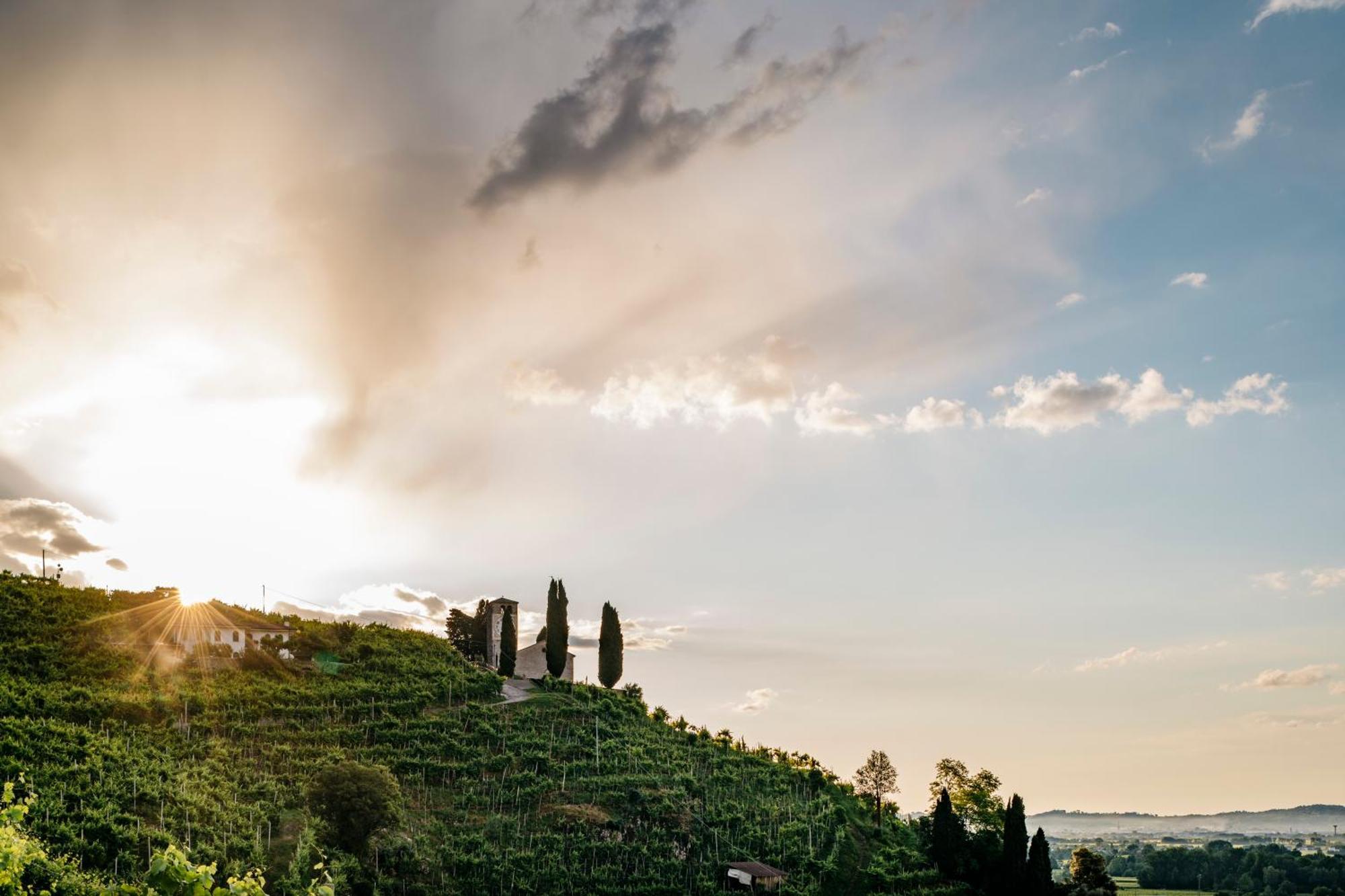 Charming Hotel Dei Chiostri Follina ภายนอก รูปภาพ