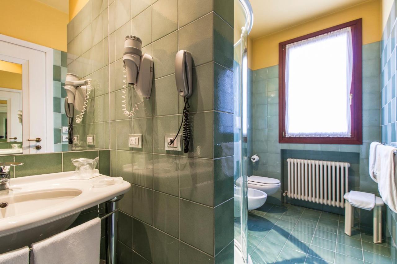 Charming Hotel Dei Chiostri Follina ภายนอก รูปภาพ